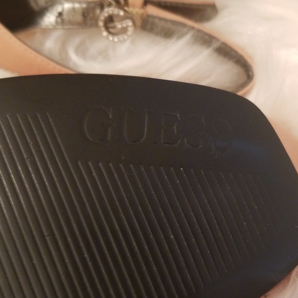 Guess - Picture 7 of 7